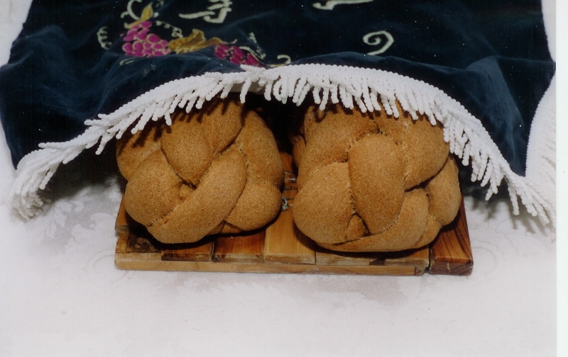 File:Shabbat Challos.jpg
