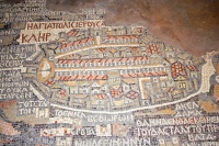 The Madaba Map, a sixth-century mosaic map of Jerusalem ("Η ΑΓΙΑ ПОΛΙΣ") uses the lunate sigma.